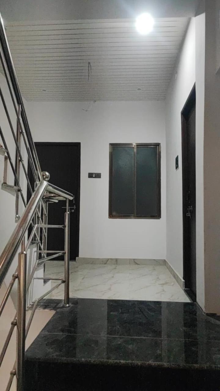 ורנאסי Gauri Kedareshwar Guest House מראה חיצוני תמונה