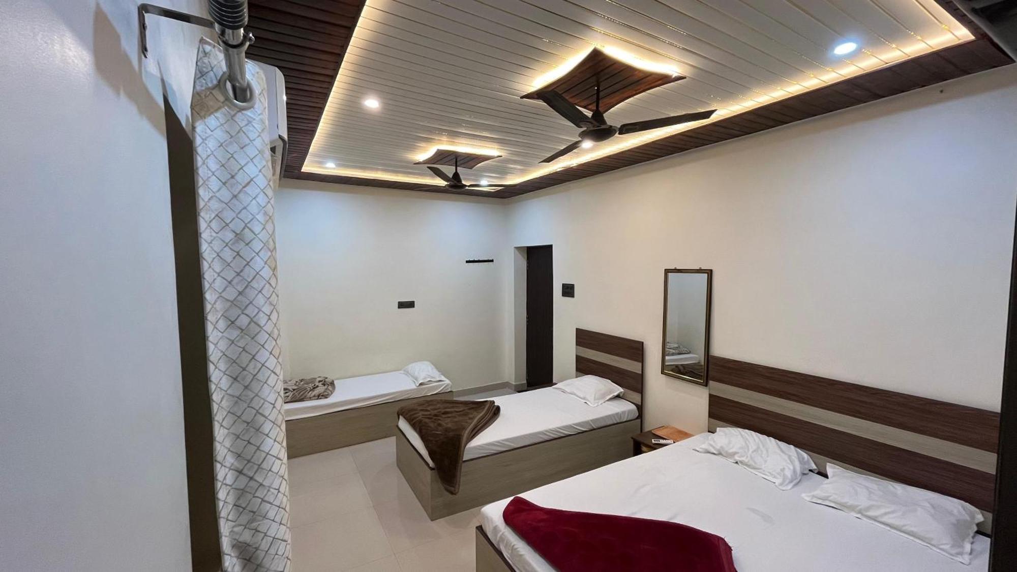 ורנאסי Gauri Kedareshwar Guest House מראה חיצוני תמונה